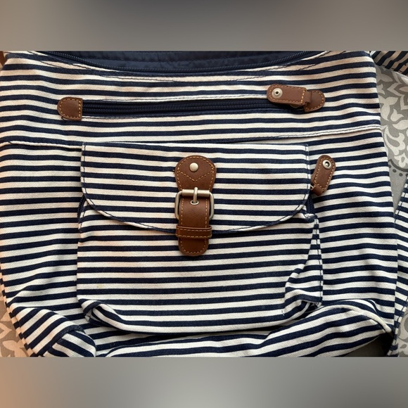 Striped Hobo bag with multiple pockets - Picture 2 of 8